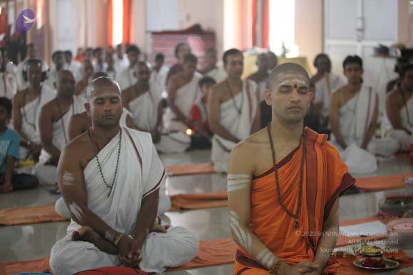 16-nithyananda-morning-pratyaksha-pada-puja_CMP_WM